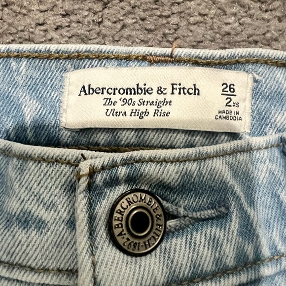 Abercrombie & Fitch 90s Straight Ultra High Rise Jeans - Picture 2 of 2